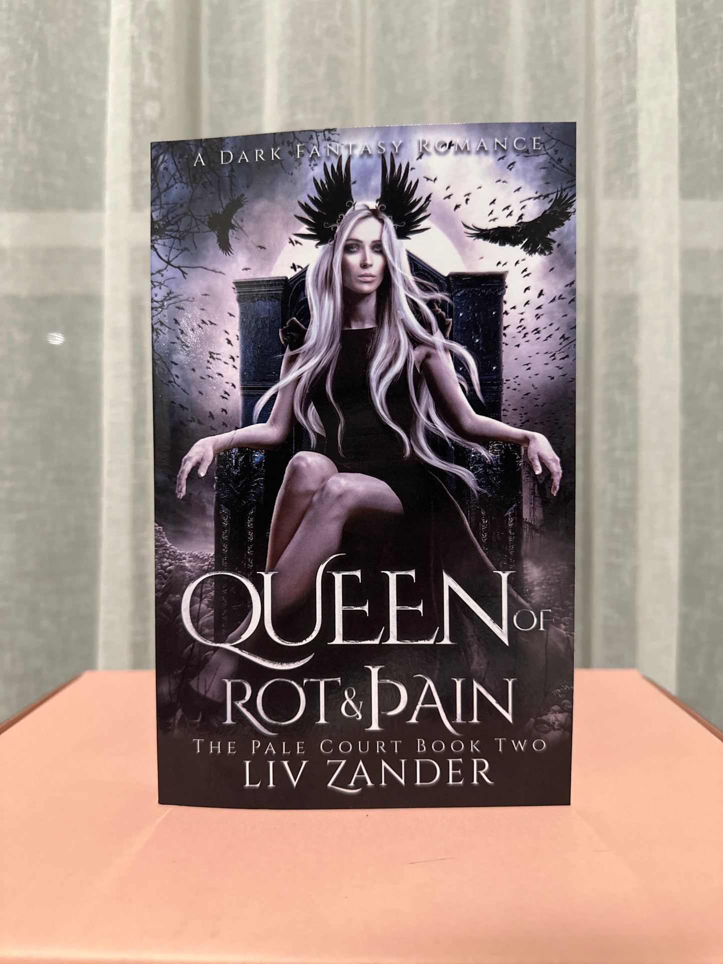 Queen of Rot and Pain: A Dark Fantasy Romance (Book 2: Pale Court)